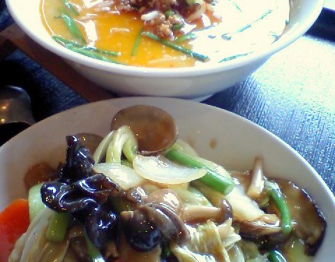 ボリューム系！丼もの＋ラーメンor水餃子or杏仁豆腐が700円