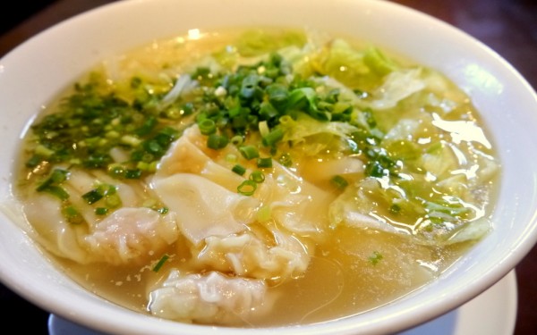 雲呑レタス麺 燕郷房（那覇市泉崎）