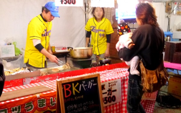 もとぶ港夜市（渡久地港プロムナード）