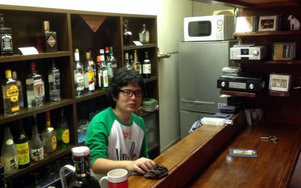 昼は喫茶店「JANDEK NOISE」　夜はBARに変身？