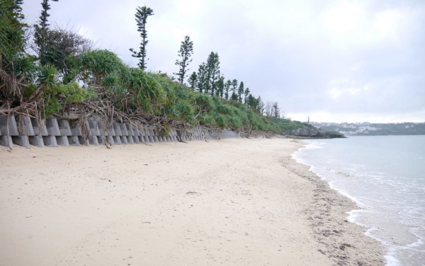 隠れ処的なビーチ 与久田ビーチ（恩納村）