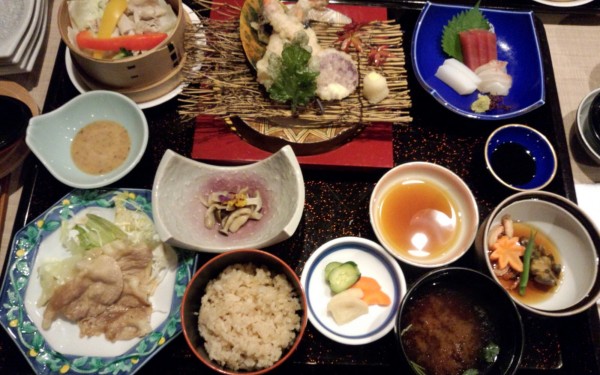 和琉炉端焼　ゆらぎ月（ホテルムーンビーチ）