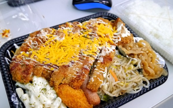これはヤバ過ぎ!!１キロ超のお弁当 キロ弁（那覇市泊）