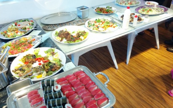 恩納村ベース一周年記念海鮮BBQパーティー&まぐろ解体ショー