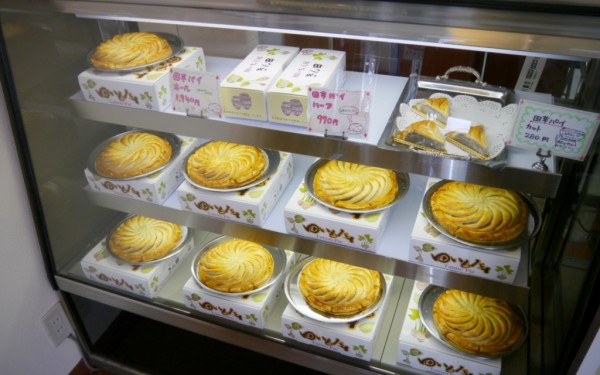 田芋チーズケーキ・田芋パイ きん田 新都心店（那覇）