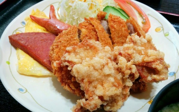 Bランチ えいと食堂（宜野湾市）