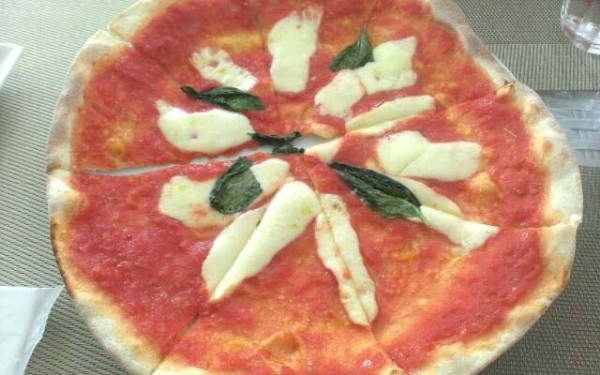 石窯で焼いたこだわりピザBOTTA/ボッタ(宮古島)