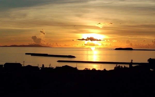 渡名喜島の圧倒された夕陽