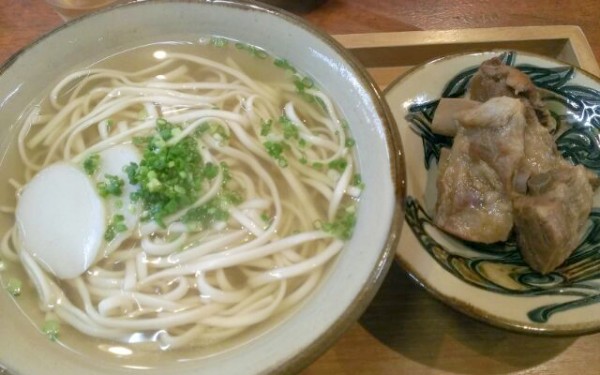 自家製麺木灰そば　とらや（那覇市）