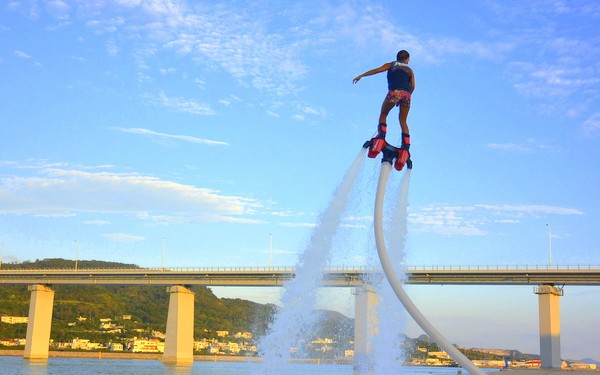瀬底島アンチ浜ビーチでマリンスポーツ満喫!