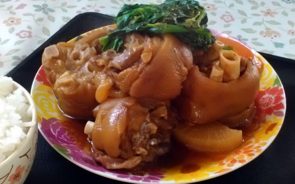 【金武町】てびちに驚いた！和泉食堂（いずみしょくどう）