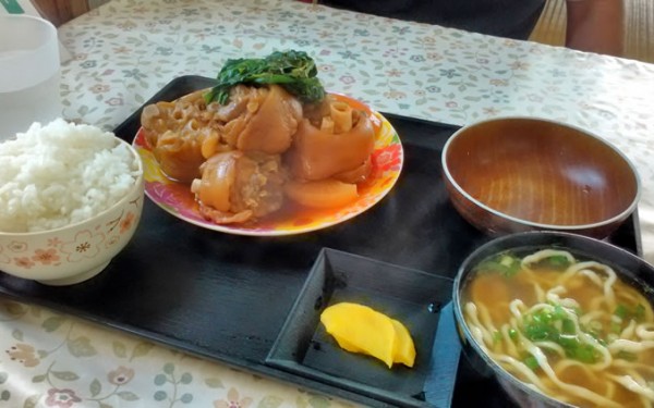 【金武町】てびちに驚いた！和泉食堂（いずみしょくどう）