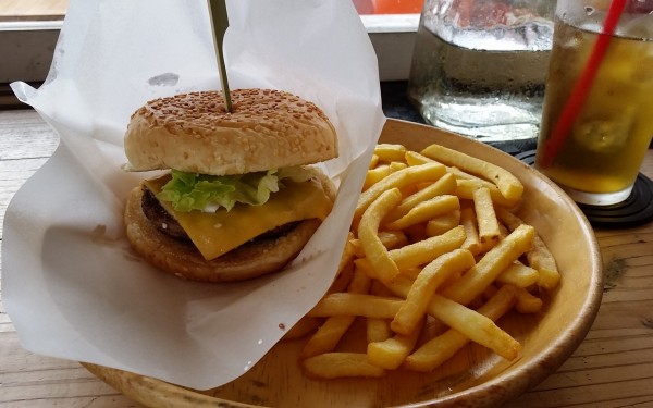 ジェッタバーガーマーケット(北谷町)