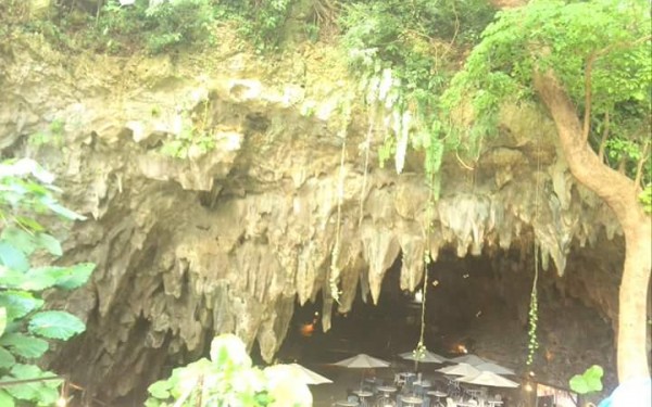 洞窟カフェ・ケイブカフェ（ガンガラーの谷）