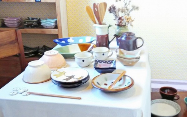 クマが目印の焼物店　ヤッチとムーン（那覇市）