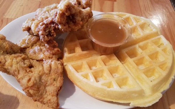 CC’s Chicken&Waffles／シーシーズチキンアンドワッフルズ（北谷町）