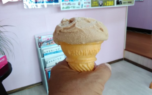 首里城近くのアイスクリーム屋さん　おっぱアイスじぇらーと首里城前店