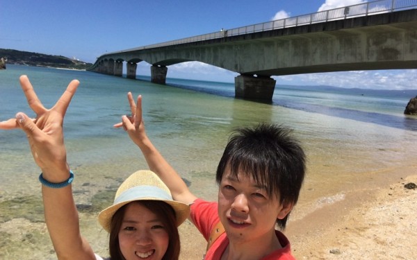 綺麗な海をバックに結婚式 一生の思い出です｜沖縄旅の思い出ﾌｫﾄｺﾝﾃｽﾄ