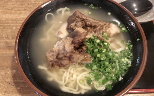 庭が美しい琉球茶房あしびうなぁ(那覇市)