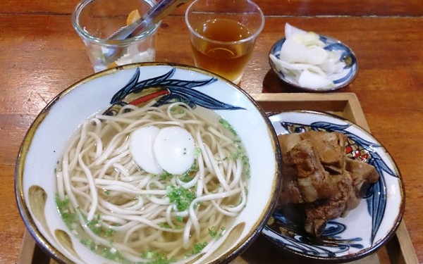 自家製麺木灰そば　とらや（那覇市）