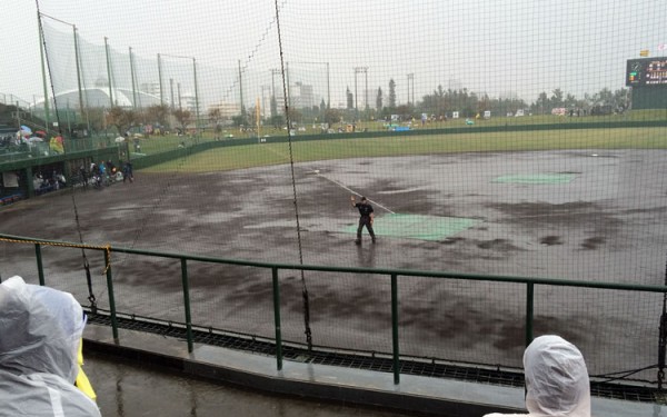 【北谷町】突然の雨が・・・中日ドラゴンズVS阪神タイガースのオープン戦！