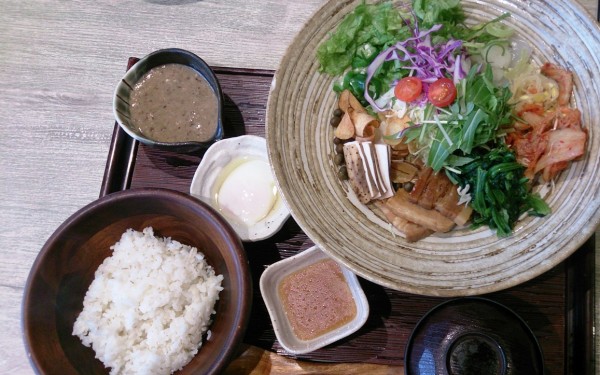 とろろめし　麦とろ海物語（北中城）