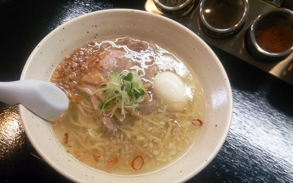 あっさりなラーメン 肉マースソバ・マサミ(那覇市)