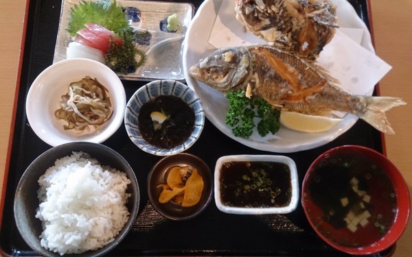 お魚屋さんの食事処　奥武島海産物食堂(南城市)