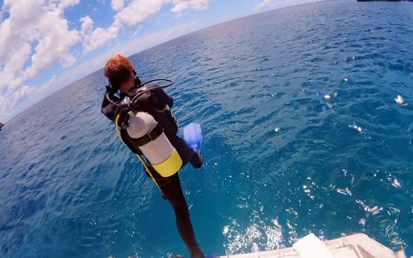 魅惑の地形ダイビングへGO！宮古島は体験ダイビングだって地形を楽しめるんだぞ！