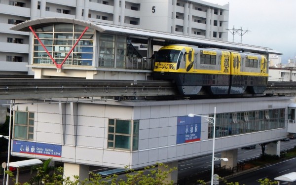 お～きな号　ゆいレールラッピング列車(那覇市)