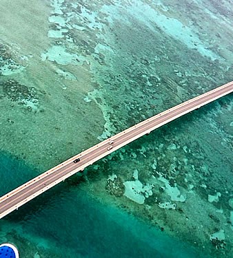 上空200メートルで鳥の気分？宮古島でモーターパラグライダーで飛ぼう！