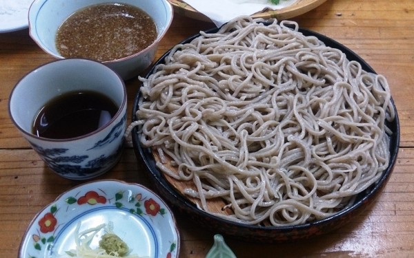 日本蕎麦と天ぷら山盛り 江洲の花 (大宜味村)