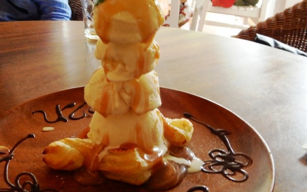 高いアップルパイを食べました　カフェグリーングリーン(北中城村)