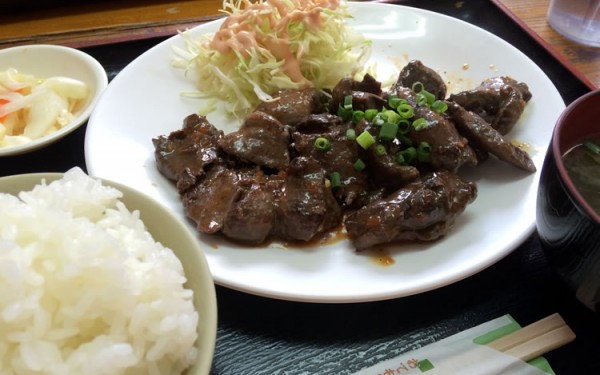 『いけだ食堂』で当店の自信作と言う「まぐろ焼肉」を食べる！（与那原町東浜）