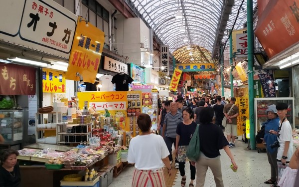 国際通りを涼しく歩く(那覇市)