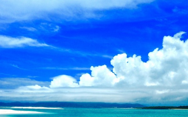 何気ない道でさえ、とても素敵。どこまでも美しい島　久米島｜沖縄旅の思い出ﾌｫﾄｺﾝﾃｽﾄ