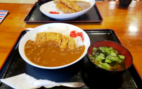 とんかつ二枚乗せカツカレー　南国亭(八重瀬町)