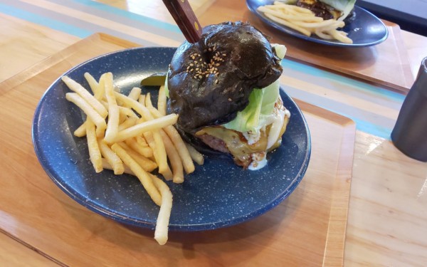 ハンバーガー&コーヒー クロッシングフィンガーズ（那覇市）