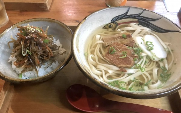自家製麺　木灰そば　とらや（那覇市）