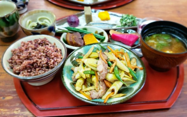 沖縄食材生かして心にも身体にも優しいランチ　笑味の店(大宜味村)
