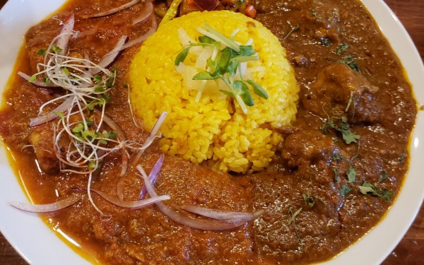 ご飯の量とカレーの辛さが選べるカレー屋　ヤマナカリー別邸[那覇市]