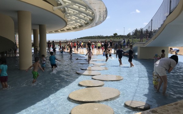 道の駅ぎのざで水遊び