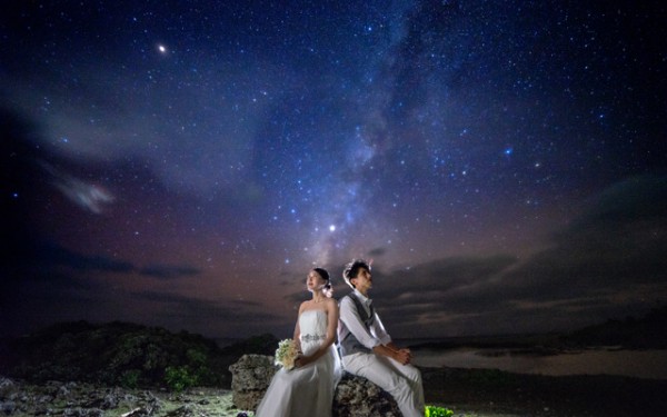 宮古島で星空フォトを体験♪星がない夜は月光フォトに花火フォト！ペンライトアートや雨フォトもあるんだぞ～！