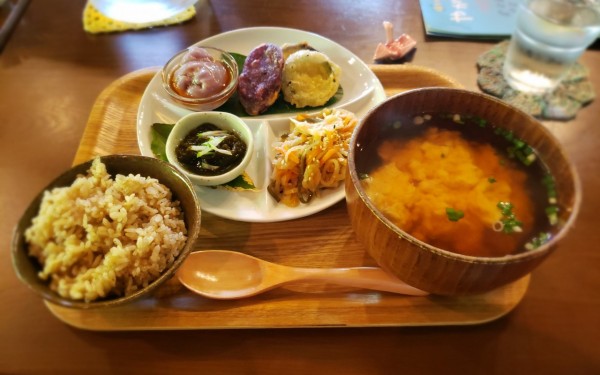 屋我地島の古民家カフェ喜色(名護市)