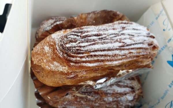 くせになるおいしさ小倉シュー　ボヌール(与那原)