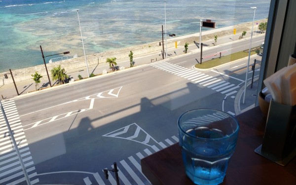 海を見ながらハンバーグランチ　(浦添市)