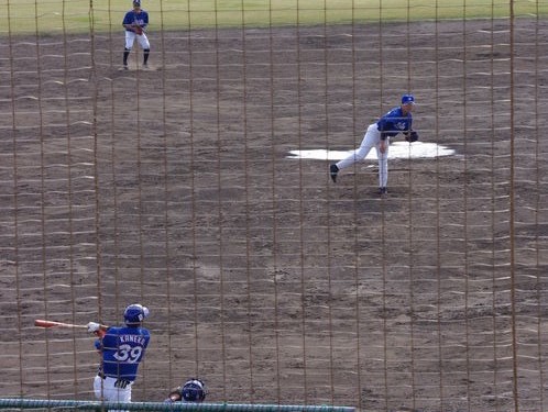 シートバッティングだ！琉球ブルーオーシャンズのキャンプ見学！（東風平町）
