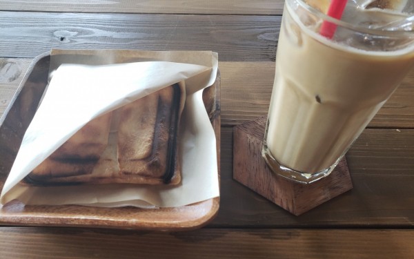 キャンプ気分で美味しい軽食が頂ける　移動式パーラー　HAMA CAFE　[糸満市]