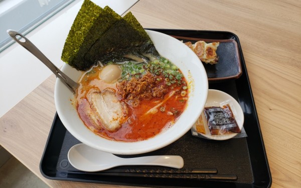 広々としたお席でラーメン食べれます(浦添市)