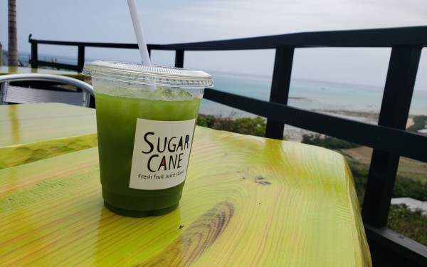 絶景のテラスでくつろぐ至福な時間 シュガーケイン(南城市)